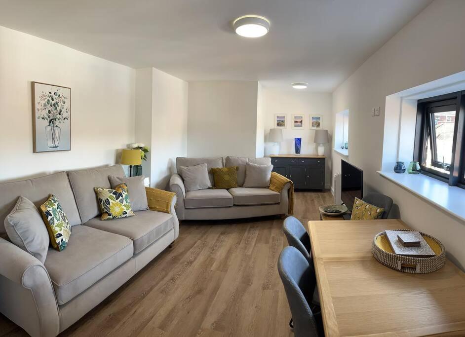 No5 At 53 - 2 Bed Apartment In Leek, Staffs Peak District Екстериор снимка