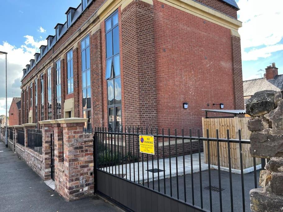No5 At 53 - 2 Bed Apartment In Leek, Staffs Peak District Екстериор снимка