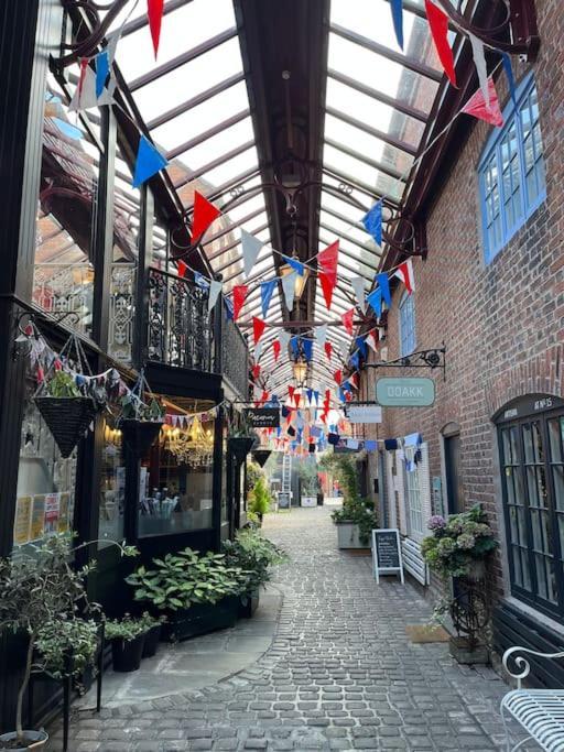 No5 At 53 - 2 Bed Apartment In Leek, Staffs Peak District Екстериор снимка