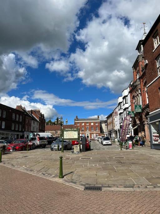 No5 At 53 - 2 Bed Apartment In Leek, Staffs Peak District Екстериор снимка
